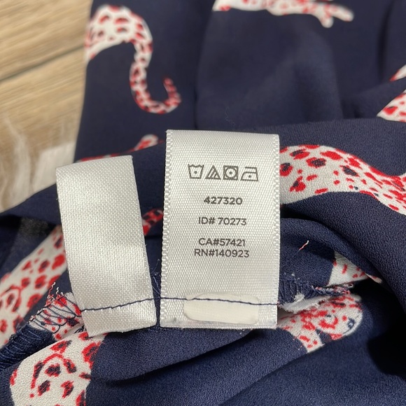 Loft Jaguar Leopard Navy Blue Roll Tab Sleeve Button Down Shirt Size Medium - Picture 8 of 11